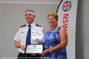 Assistant Commissioner Allan Loudfoot presenting the plaque to Barwick family representative Lea Harris.