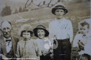 Albert Collison (left) with his daughter Jean and grandchildren Ray Mervin and Enid. 1930 photo from "One Hundred Years of Roma Orchard 1916-2016". Joan Dunlop and Julie Anne Tilse.