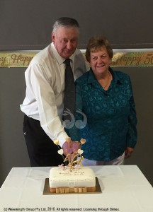 Errol and Beryl Bates cutting their 50th wedding anniversary cake.