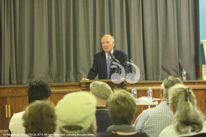 Tony Windsor addresses Scone residents last night.