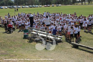 Mary Spora addressing the very clean runners before the start.