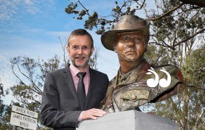 Ross McMullin with a sculpture of Harold "Pompie" Elliott.