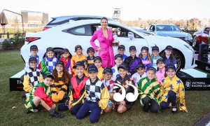 Melbourne Cup winner, Michelle Payne with school students keen to see a pieec of racing history. Photo: Victoria Racing Club.